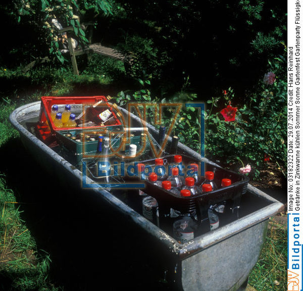 Details Zu 0003182322 Getranke In Zinkwanne Kuhlen Sommer Sonne Gartenfest Gartenparty Flussigkeit Djv Bildportal